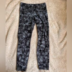 Athleta Women Tie Dye Salutation 7/8 Tight